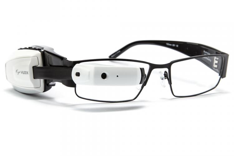 Remote assistances with smart glasses